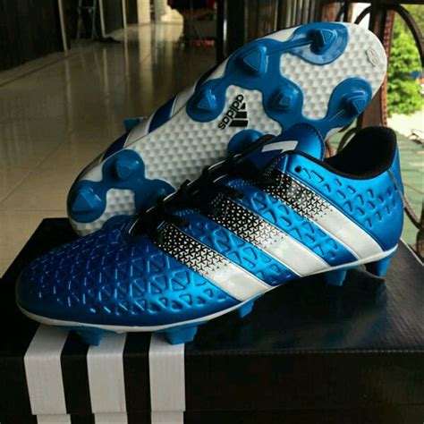 sepatu sepakbola adidas original